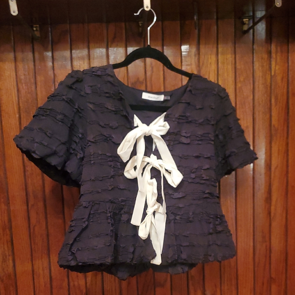 IDEM DITTO Elegant Black and Cream Women's Top